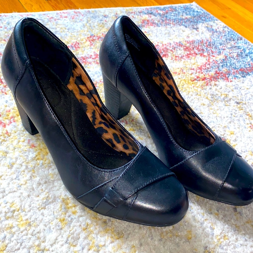 Clarks bendables black leather comfort heels